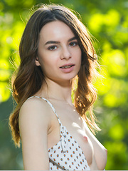 Debora A strips outdoors baring her sexy, tight body. - Pics