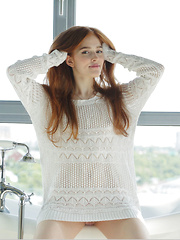 Newcomer Jia Lissa dips in the bathtub baring her wet, tight body. - Pics