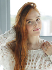 Newcomer Jia Lissa dips in the bathtub baring her wet, tight body. - Pics