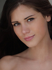 Very sexy innocent teen babe solo posing - Pics