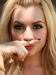 Sexy Lexi Belle strips off her summer outfit and gets naked for you boys and girls. - Pics