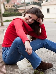 Vivacious Lorena with an endearing smile and intimate details. - Pics