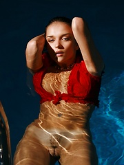Hot metart model Jenya in the pool - Pics