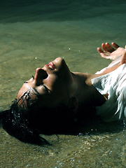 Top Model Jenya sports her colorful bikini for a little while before loosing control. - Pics