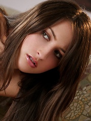 Adorable teen model Lizz Tayler - Pics