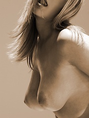 Ginger Jolie - shows off her amazing figure - Pics