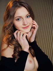 Elegant, sultry, and ultra sexy Linessa debuts in Metart - Pics