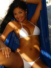 Karla has some fun in her bikini at a beach house - Pics