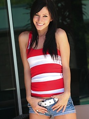 Catie Minx issues an extreme camel toe alert in tight jean shorts - Pics