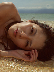 Neo Asian babe with hot curves comes from water like a goddess - Pics
