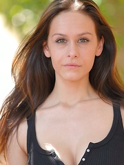 Kara shows off her sweet boobs - Pics