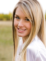 Daisy Duke got nuthin' on Private School Jewel - Pics