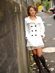 Hot girl You Shiraishi poses outdoor in coat - Pics