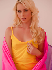 Kara Duhe gets horny on the chair shows off her stretched, pink pussy - Pics
