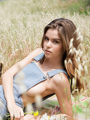 Amberleigh West stay gold - Pics