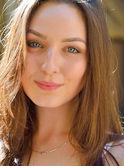 Brooke Miniskirt Hottie - Pics