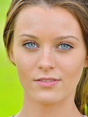 Sporty Green Girl - Pics