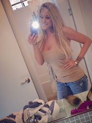 Gisele shares her private collection of camera phone pictures - Pics