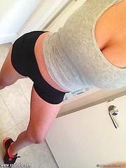Gisele shares her private collection of camera phone pictures - Pics